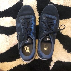 Nike international sneakers